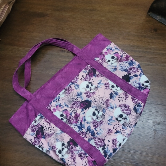 Skull bag  💀 ☠️ 🦴 💀 ☠️ - Picture 3 of 3